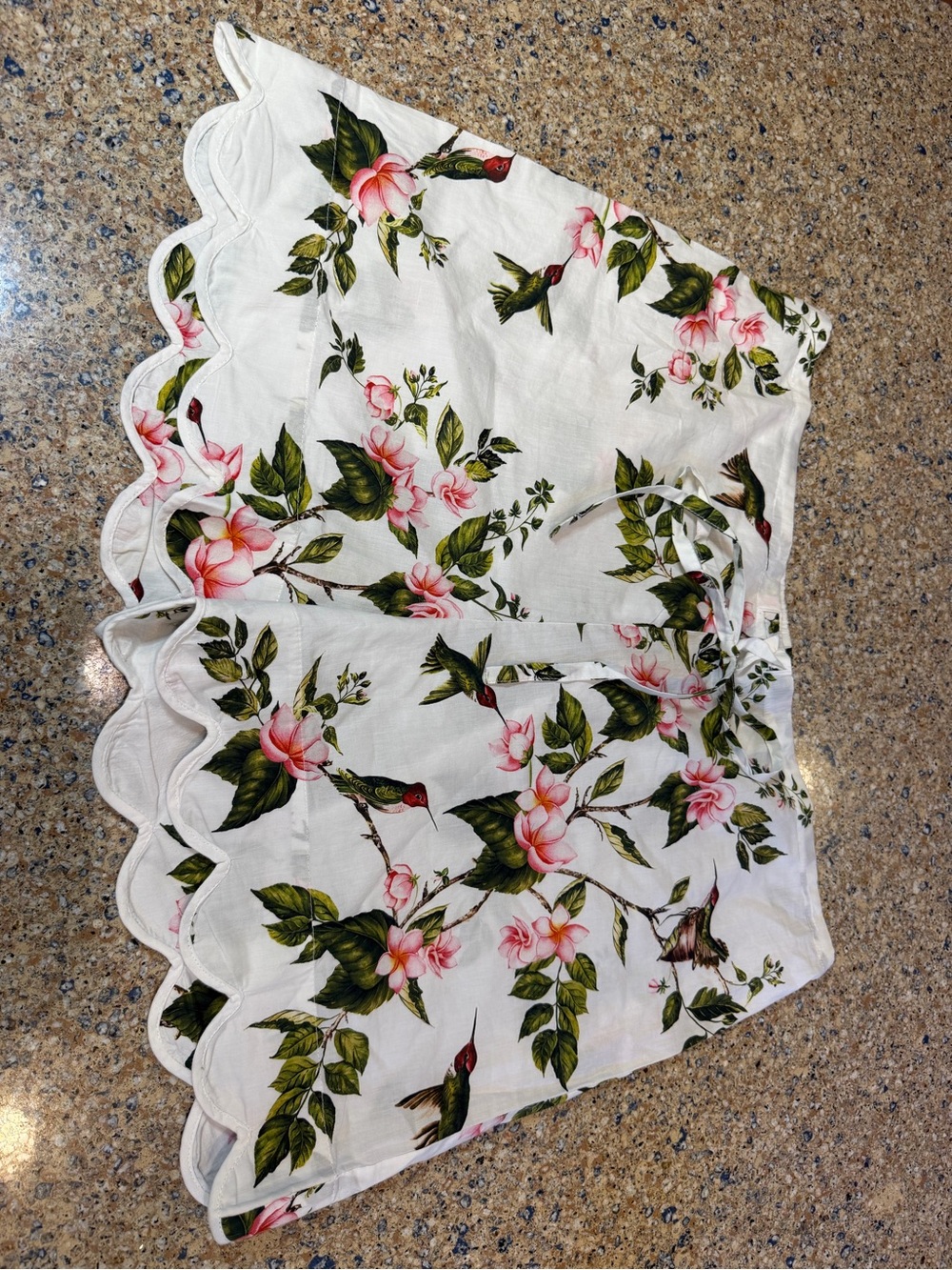 Floral Hummingbird White Scalloped Shorts Large